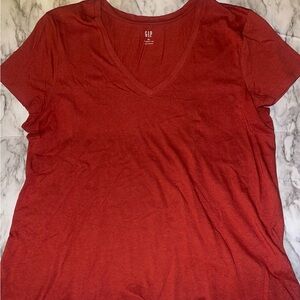 GAP Women's Red V-Neck SS Tee